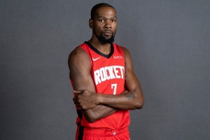 杜兰特：感觉我就应该穿红色球衣 迫不及待想参加训练了