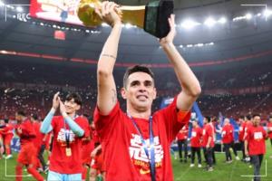 赚1.6亿欧！奥斯卡：当时随口开天价结果海港同意，没想到一待8年