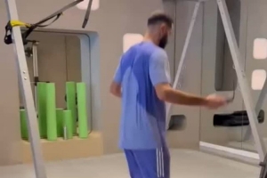 轻松自如！37岁本泽马社媒晒跳绳训练视频