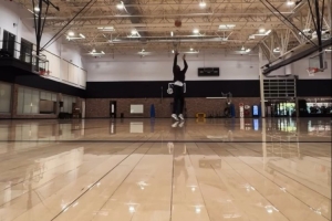 谁有意啊？韦德晒打球视频：好久没投篮了 仍感觉不错！