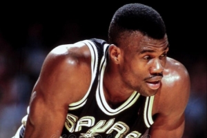 谁是NBA史上最快的五号位？杨毅：霍华德&唐斯都不如大卫-罗宾逊