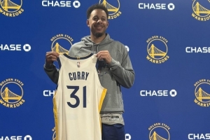 赛斯打趣：我曾试图从斯蒂芬手中买回30号球衣 他说他不缺钱