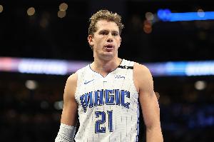 接受韧带修复手术！莫斯利：大瓦格纳进行了无接触投篮和技术打磨