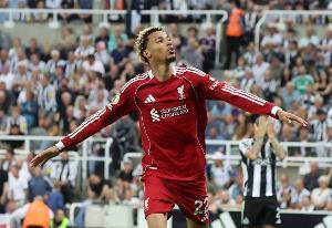 邮报：埃基蒂克赛后第一反应是抽筋，他有望随队出征切尔西