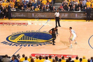 汤叔叔！克莱：弗拉格告诉我 当我和欧文打总决赛时他才9岁