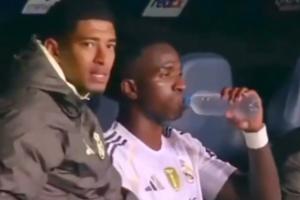 不满马斯坦托诺？维尼修斯被换下后一路喋喋不休，贝林厄姆一直劝