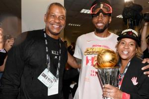 脱不了干系！爆料记者：阴阳合同并非卡舅独断 小卡经纪人有参与