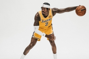 范德比尔特晒新赛季定妆照：开启生涯第8️⃣个赛季