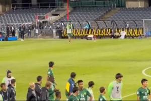 又与球迷冲突！国安球迷赛后集体大骂杨立瑜，球员比手势鼓掌回应