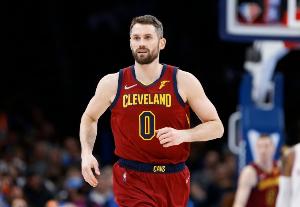 马卡：共同效力骑士时经常和乐福在同一个篮筐训练 总会向他讨教