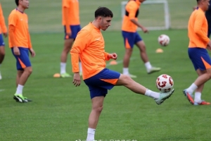 10月3日下午 山东泰山在基地内进行了与云南玉昆队的赛前官方训练