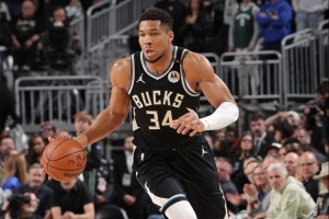 字母：整个夏天我都在专注提升持球能力 新赛季我会大量持球