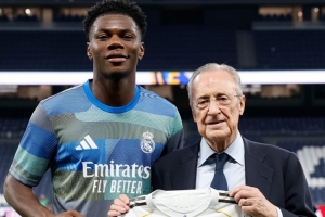 里程碑！琼阿梅尼西甲出战100场，老佛爷为其颁发纪念球衣