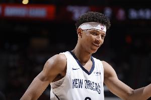 可圈可点！7号秀费尔斯半场8中5&三分2中1拿到12分 送出3次助攻