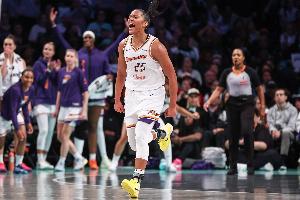 艾莉莎-托马斯季后赛助攻数达391次 登顶WNBA历史季后赛助攻榜