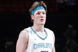 打得可以！4号秀克尼佩尔13中6&4记三分拿下18分2板2助