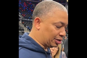 卢：比尔对抗训练状态不错移动也很出色 看到他的表现感觉很棒