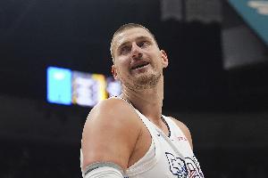 失误略多！约基奇半场4中4&罚球8中6拿到14分4板4助 有5次失误