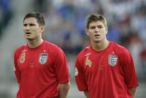 邮报：英格兰队当年派系之争尤为严重，利物浦曼联球员分桌吃饭