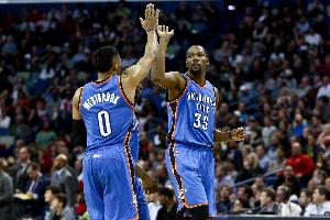 杜兰特谈与威少重聚流言：威少是传奇 他应该留在NBA