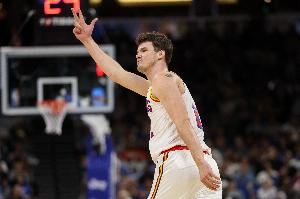 空间型内线要长成？波斯特14中7得20分4板2助 末节轰15分