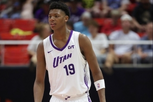 打得可以！5号秀贝利半场8中4拿到9分4板1助1帽