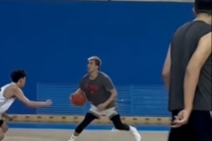 韩德君也在！郭艾伦晒在辽宁训练馆打球视频：新赛季快来吧