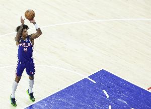 表现挺全面！乌布雷半场7中3&罚球6中5拿到12分5板2助2断1帽