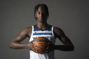 森林狼官方：莱昂纳德-米勒获准参加5对5 今天能出战龙狮