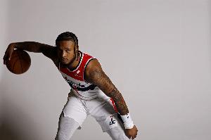 尚帕尼：惠特摩尔运动能力简直离谱 没见过运动能力这么强的