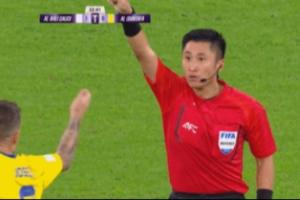 前皇马球员何塞卢不断抗议，马宁解释无果怒吼“get out”！