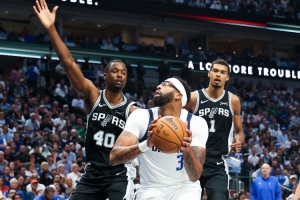 浓眉：输球的方式令人失望 但好的事情是出现的问题都是可改正的