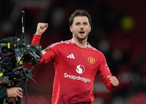 遇到身体上的小问题！跟队记者：马奎尔和芒特24小时内接受评估