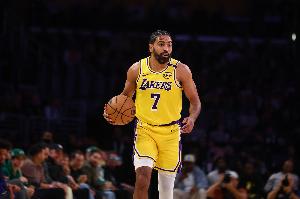 文森特首发出战24分钟 5投2中&三分3中1得到5分2板5助