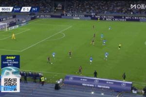 一点就着孔蒂先与邓弗里斯吵，劳塔罗从远处跑来参团接管冲突