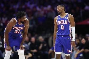 NBA杯76人迎战绿军先发：马克西&埃奇库姆&恩比德&乌布雷&沃克