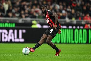 罄竹难书！福法纳2次失良机+送任意球送点，11对抗3成功评分仅5.8