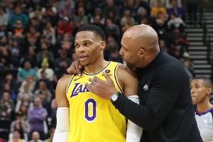 自杀五小创始人！湖记：只有哈姆能支教拉文+威少+莫兰特的后场