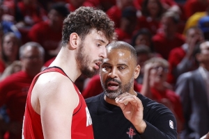 火箭为何能够转危为安？用高大阵容击败对手&给年轻球员成长空间