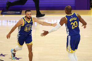 霍福德：库里顶投文班三分那球让我感觉到要起势 对面要有麻烦了