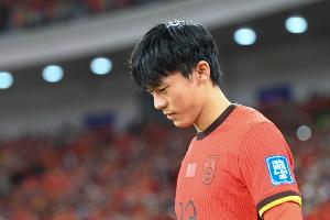 胡荷韬：因为赛程大家才一起训练4天5天，但这不能作为借口