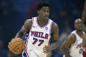 年轻人真能飞啊！埃奇库姆超级隔人暴扣 可惜干扰砸飞