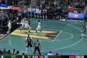 真是防不住！字母哥内线接球不讲理一打三 强起直接单臂隔扣！