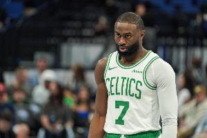 稳定输出！杰伦·布朗半场16中7砍下16分5板3助 正负值+22