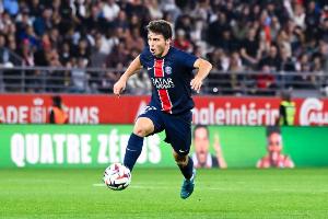 顶级！21岁内维斯司职中场赛季已10球1助，身价9000万合同至2029