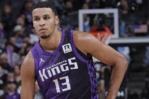 赛季首分！基根·穆雷替补上场单打命中翻身后仰跳投