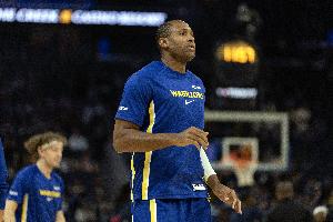 美记：霍福德糟糕的表现 促使勇士在交易截止日期前积极寻求中锋