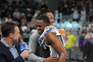 福克斯：我们现在用的是全新阵容 需要快速磨合到位