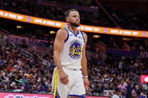 库里谈领先11分被逆转：作为团队需要提升执行力 防守端要更清醒