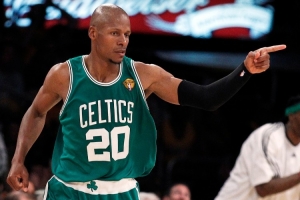 全是射手！德隆答经典问题：首发雷·阿伦、替补米勒、交易克莱